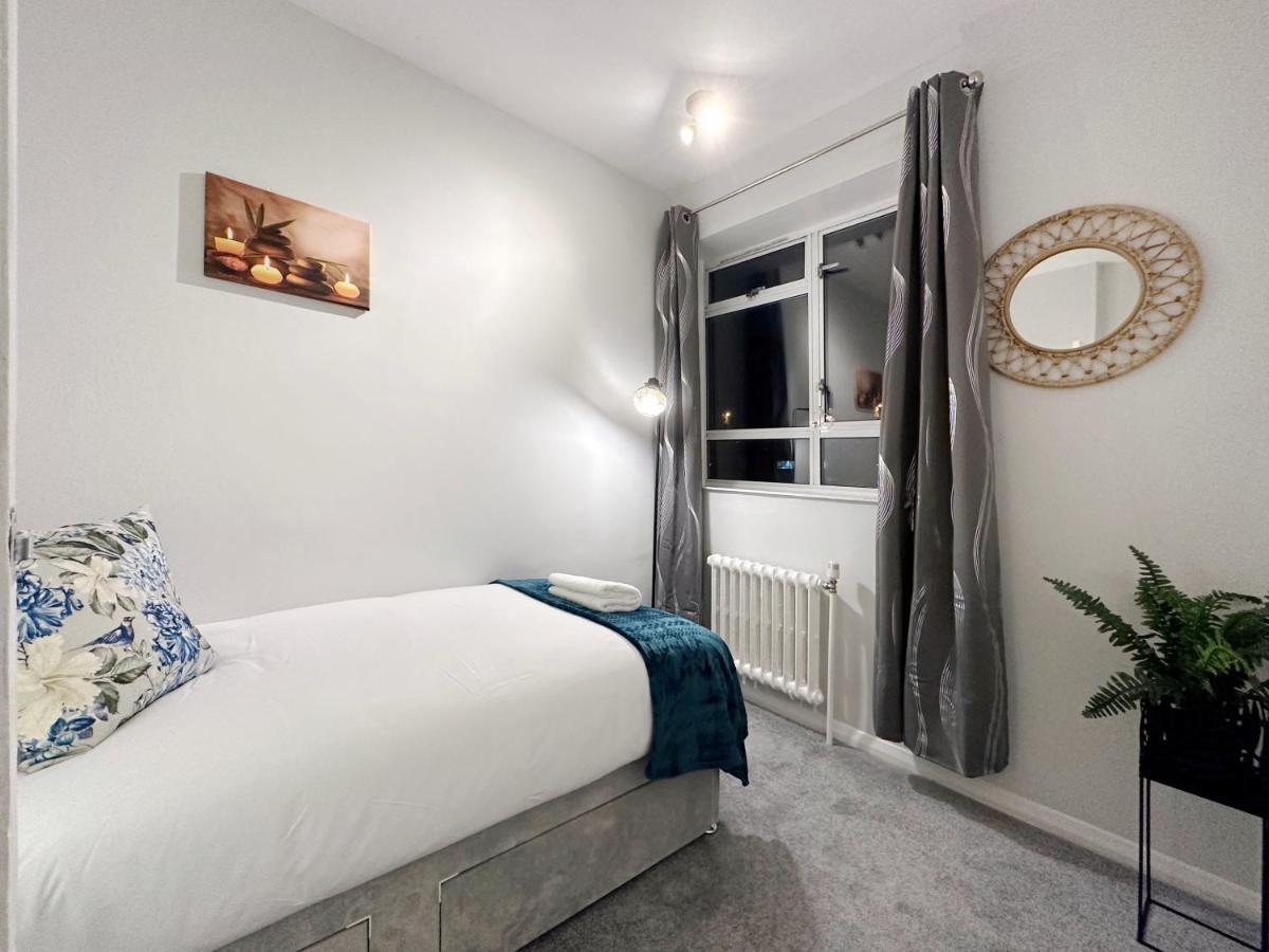 Zoey Place Near Thames River - 2 Double Beds, 1 Single Bed, Spacious, Ideal For Families London Exterior photo