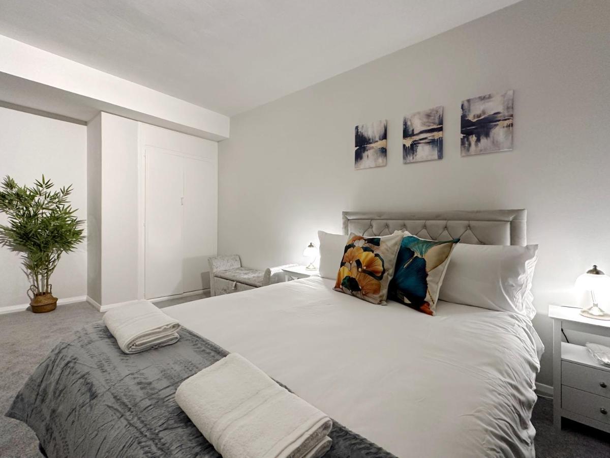 Zoey Place Near Thames River - 2 Double Beds, 1 Single Bed, Spacious, Ideal For Families London Exterior photo