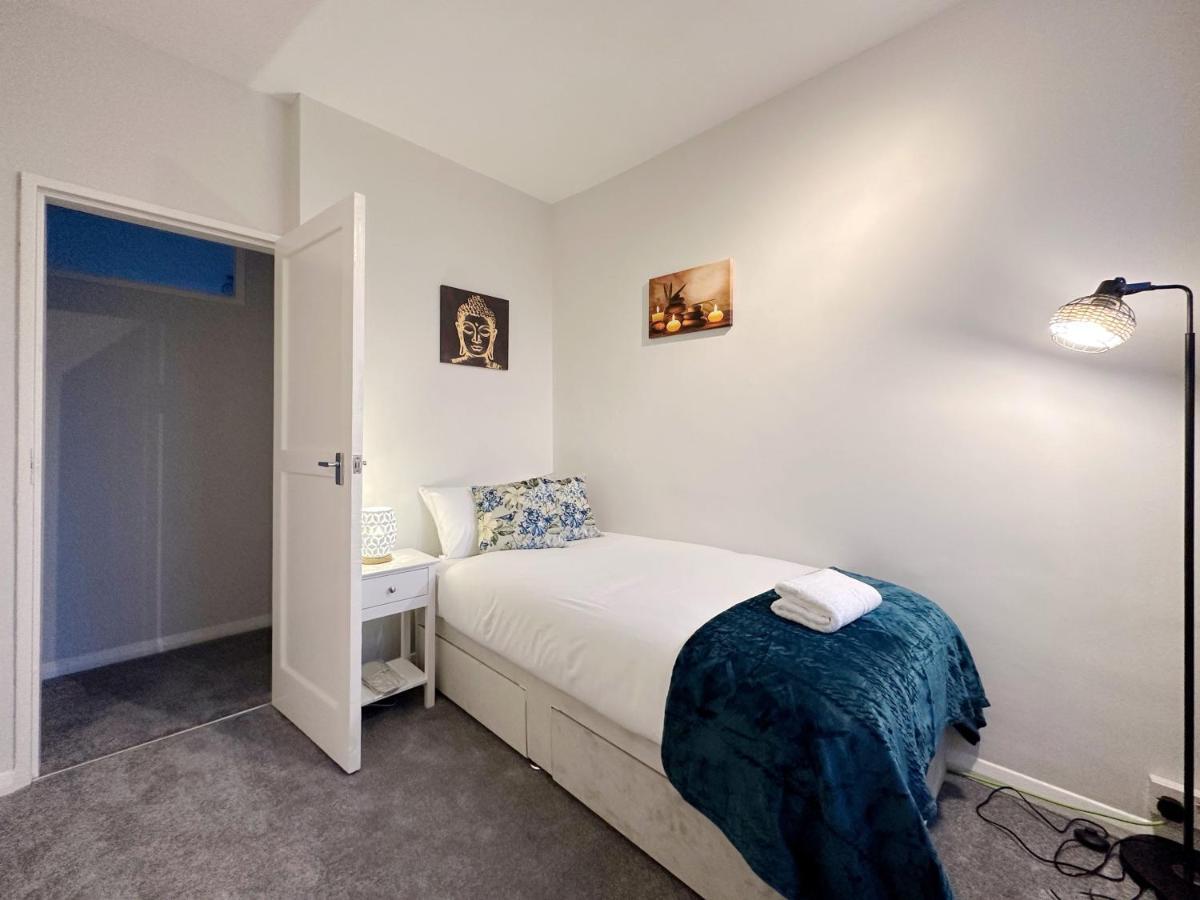 Zoey Place Near Thames River - 2 Double Beds, 1 Single Bed, Spacious, Ideal For Families London Exterior photo