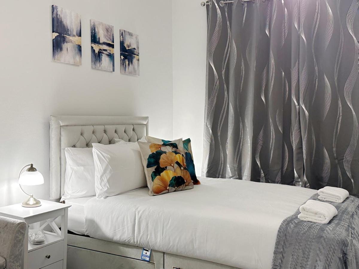 Zoey Place Near Thames River - 2 Double Beds, 1 Single Bed, Spacious, Ideal For Families London Exterior photo