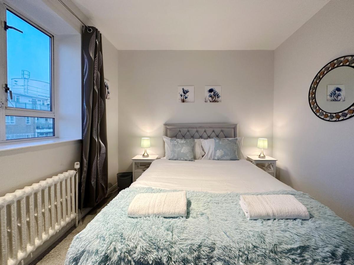 Zoey Place Near Thames River - 2 Double Beds, 1 Single Bed, Spacious, Ideal For Families London Exterior photo